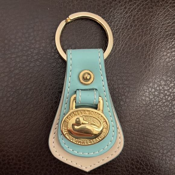 Dooney & Bourke Flap Wristlet NWT Plus Bonus D&B Keychain - Picture 4 of 7